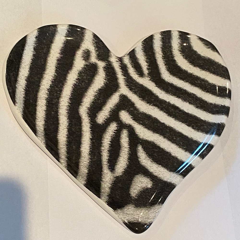 Zebra Jewelry Plate, Black & White Heart. Preowned, like new!